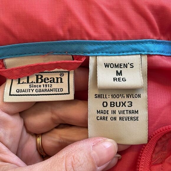 L.L. Bean salmon pink windbreaker jacket with hood - Picture 5 of 10